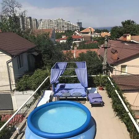 Дом в Аркадии.Апартаменты с басейном